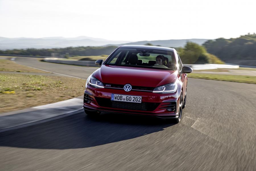  Volkswagen Golf GTI TCR 3-Door (Typ 5G) 2019 года  (WW) (фото 3 из 107)